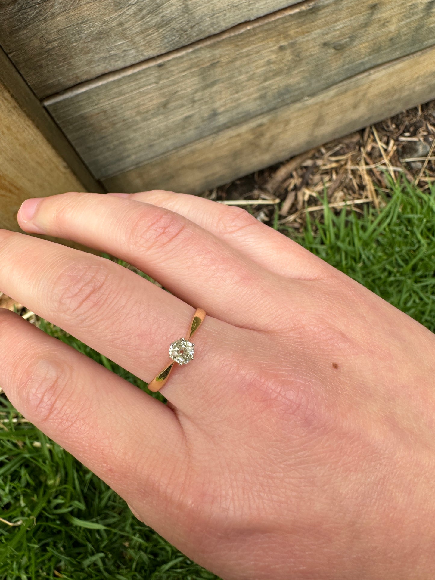 Vintage 18ct yellow gold 0.28ct old mine cut diamond solitaire ring with pinched shoulders