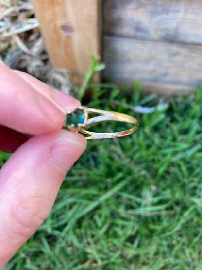 Vintage 10ct yellow gold five stone emerald ring