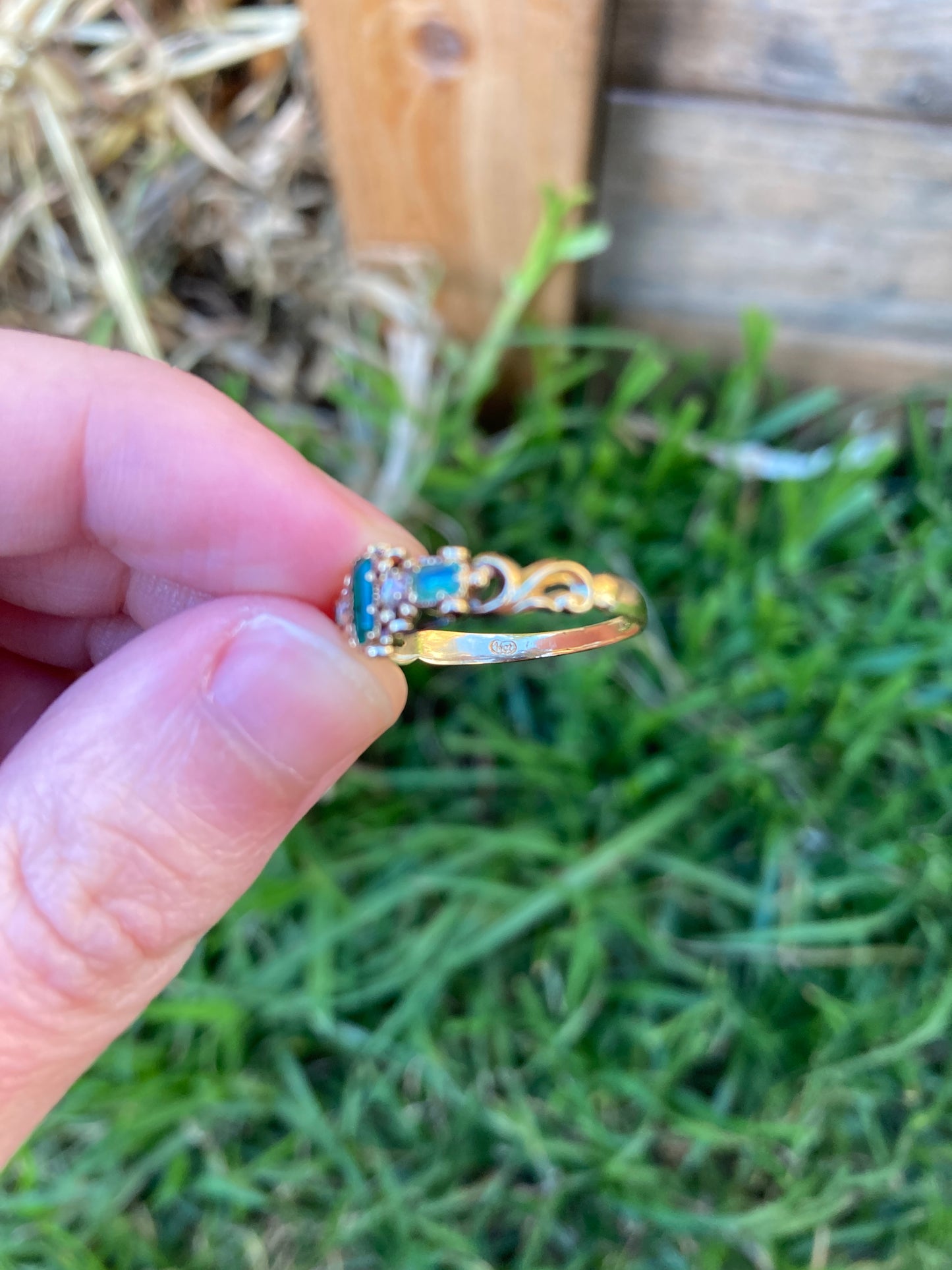 Vintage 14ct yellow gold emerald and diamond ring