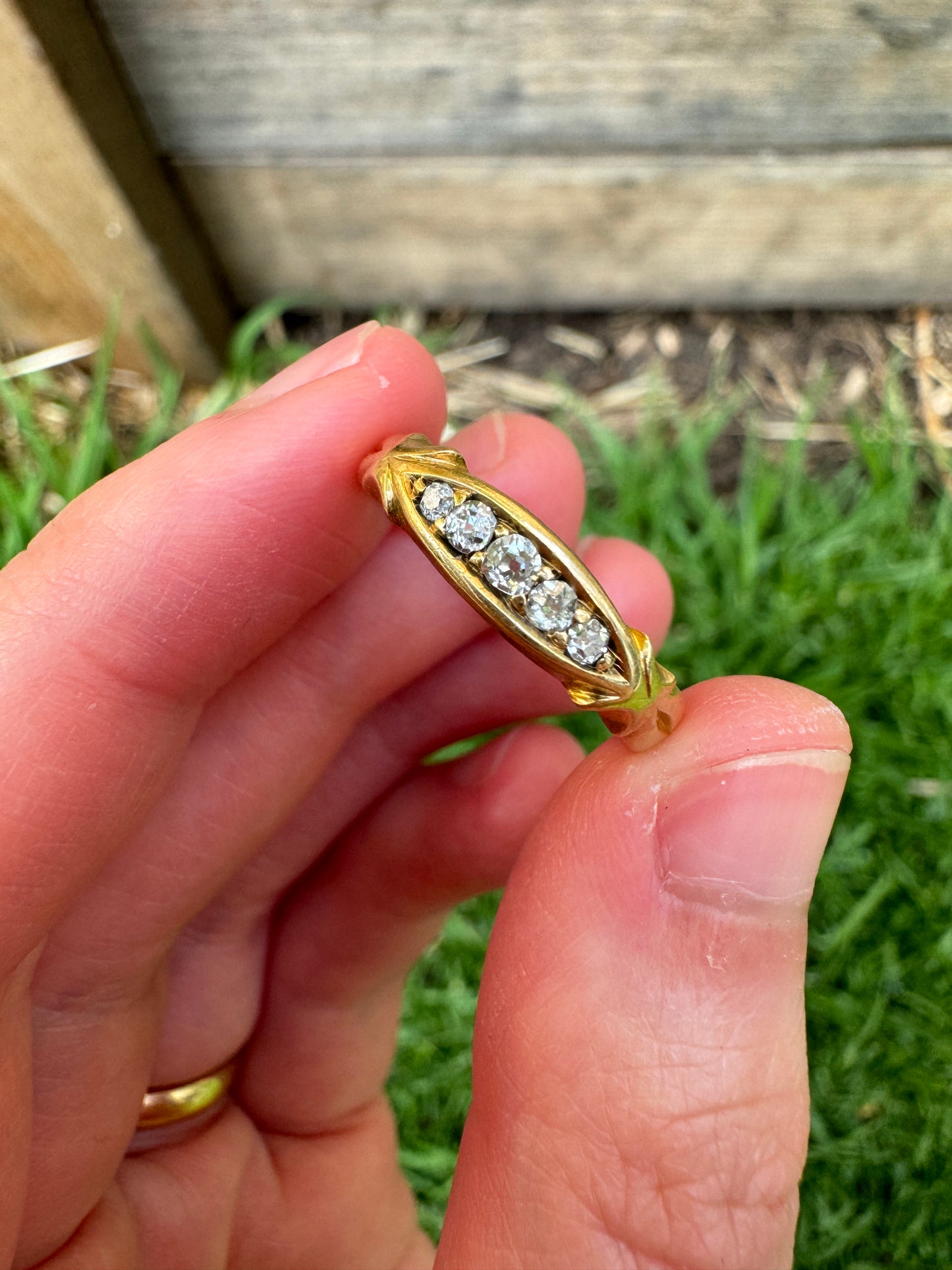 Antique Victorian 18ct yellow gold 0.2ct TCW five stone old mine cut diamond ring