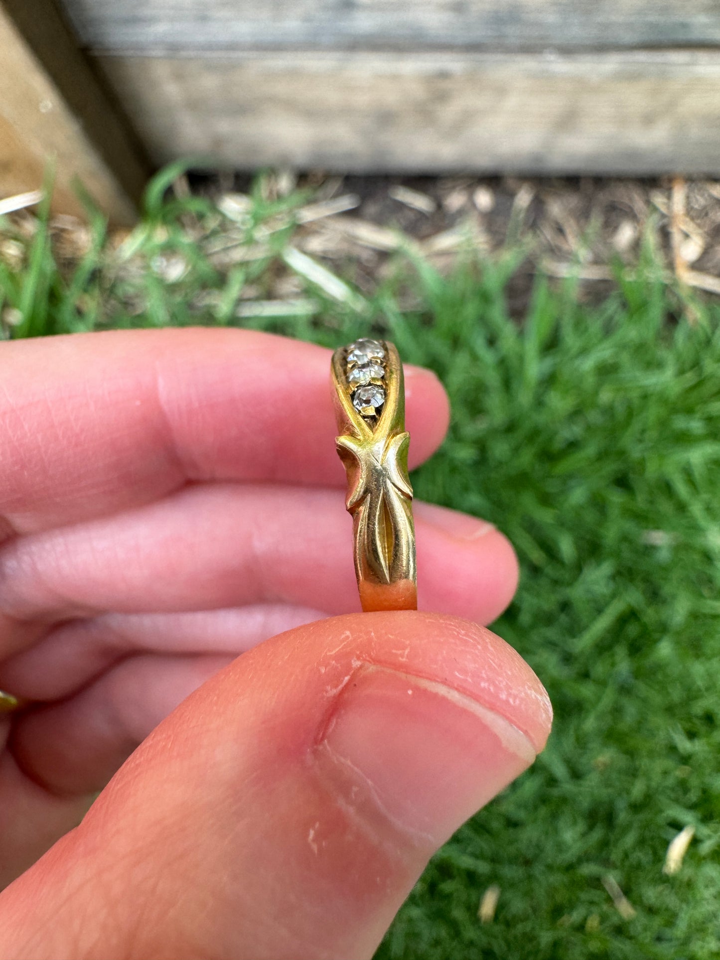 Antique Victorian 18ct yellow gold 0.2ct TCW five stone old mine cut diamond ring