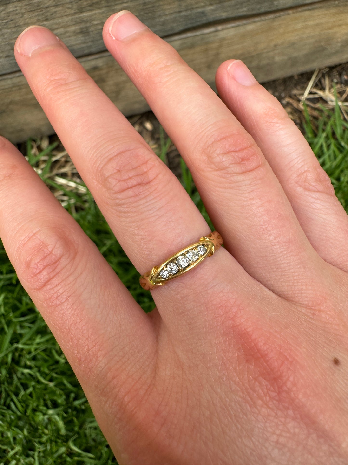 Antique Victorian 18ct yellow gold 0.2ct TCW five stone old mine cut diamond ring