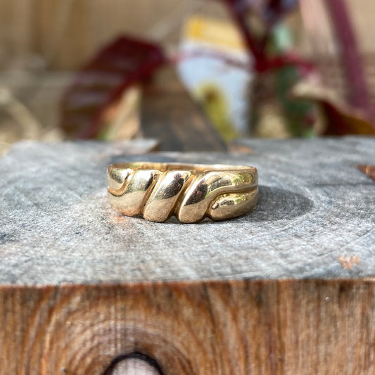 Antique Victorian 18ct yellow gold knot ring