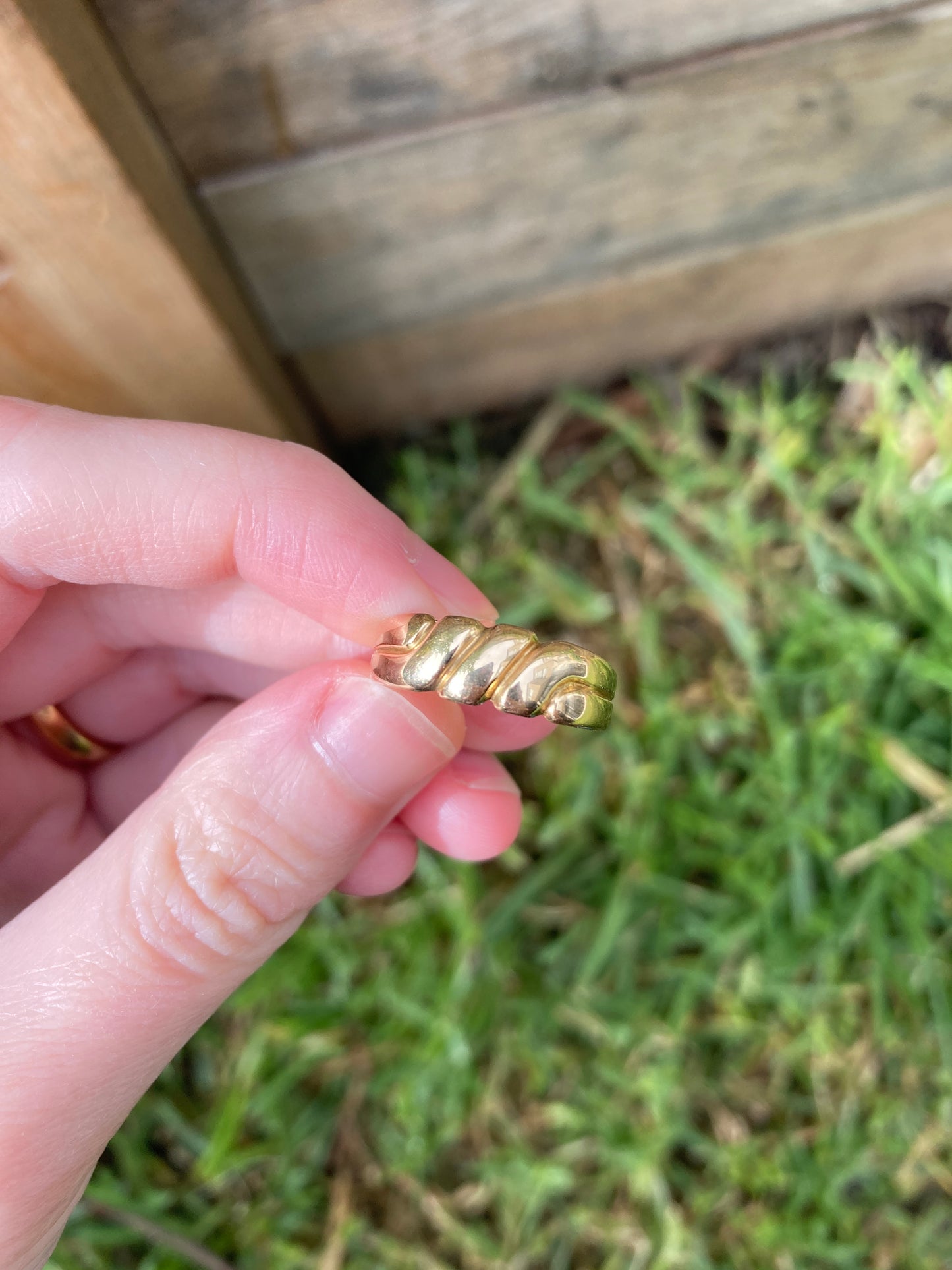 Antique Victorian 18ct yellow gold knot ring