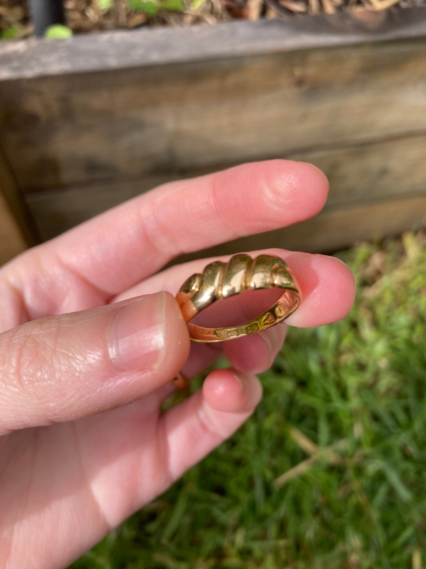 Antique Victorian 18ct yellow gold knot ring