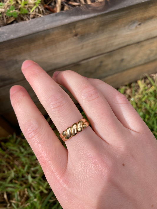 Antique Victorian 18ct yellow gold knot ring