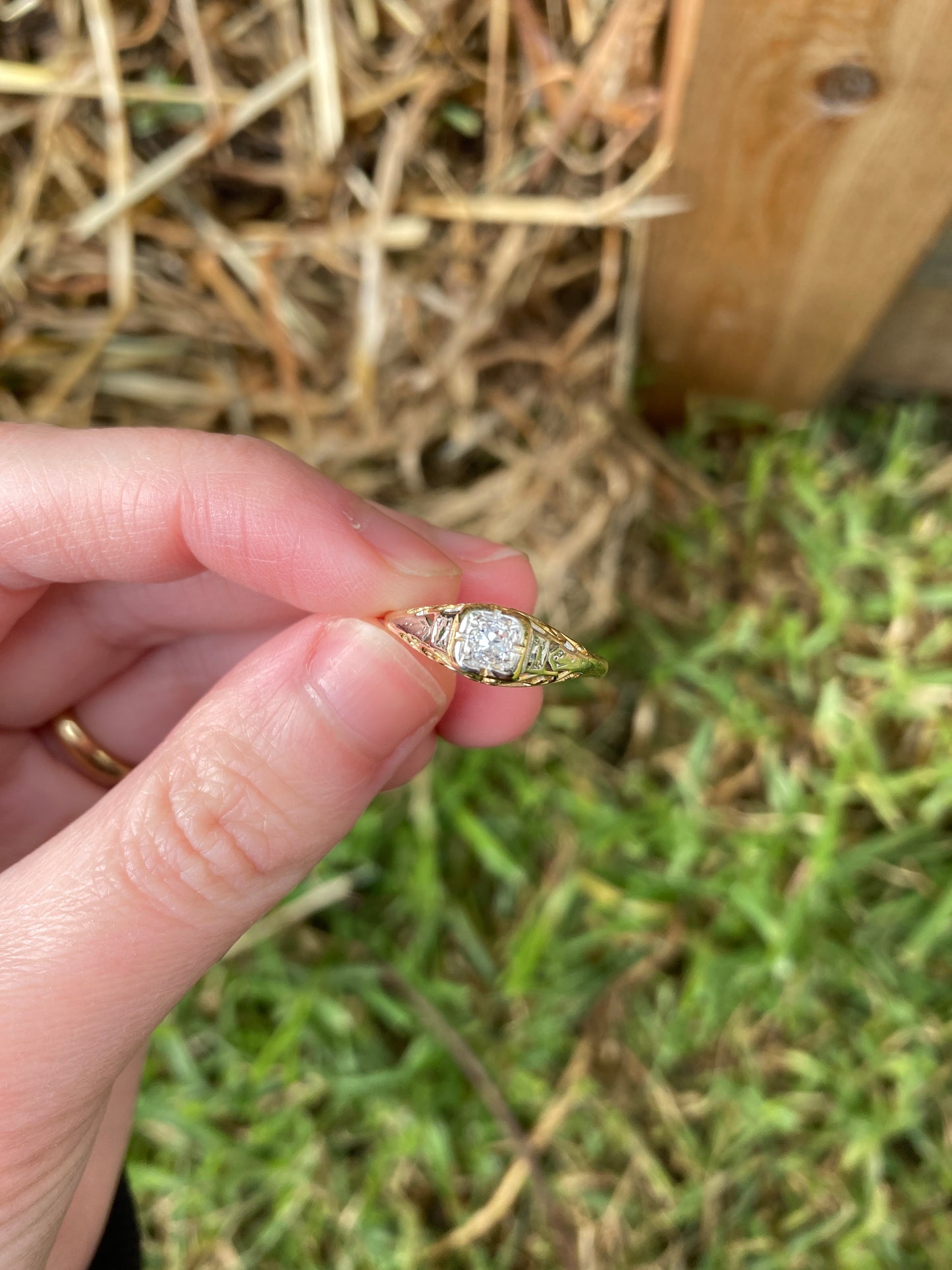 Vintage 18ct yellow and white gold diamond solitaire ring