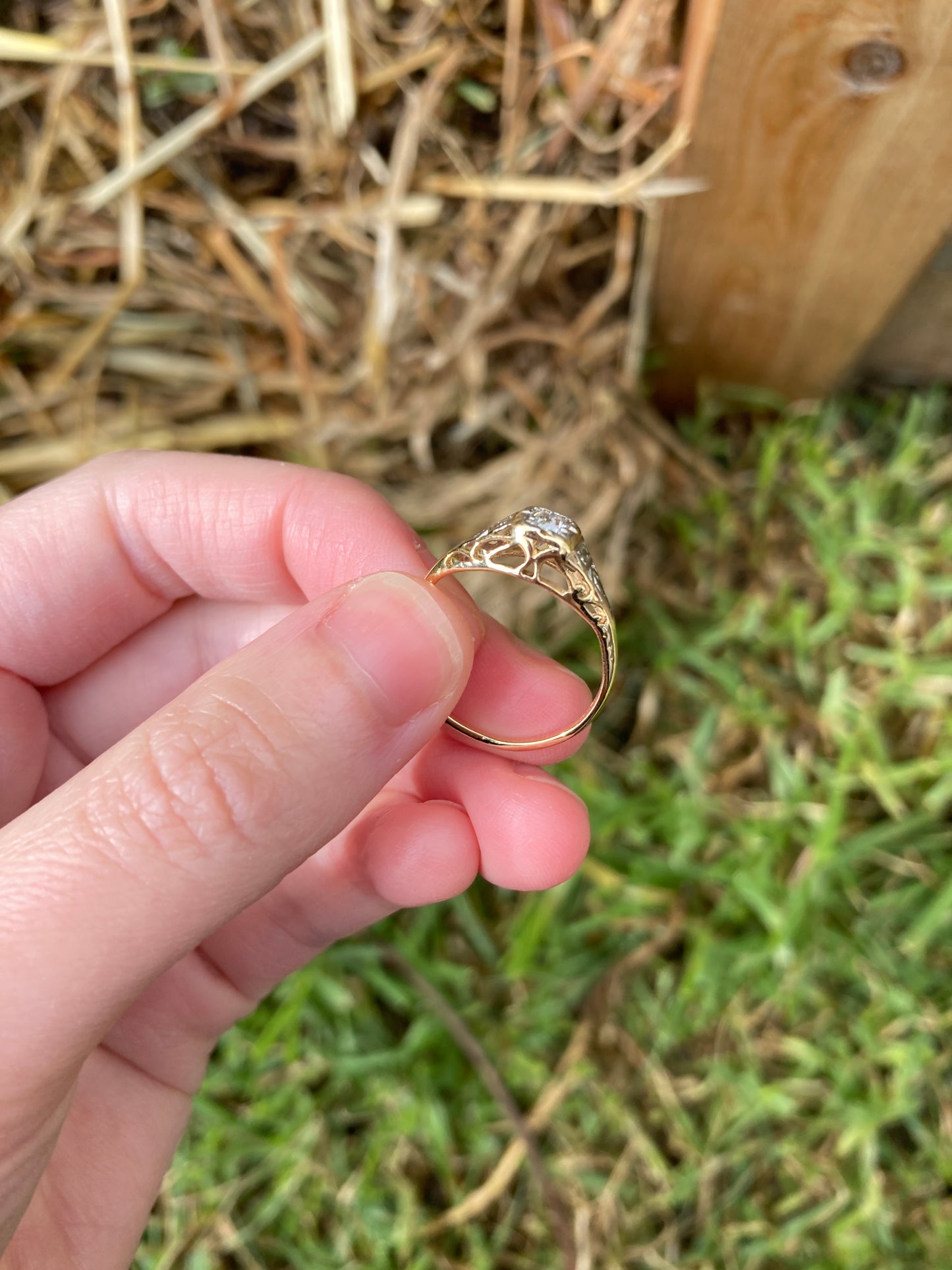 Vintage 18ct yellow and white gold diamond solitaire ring