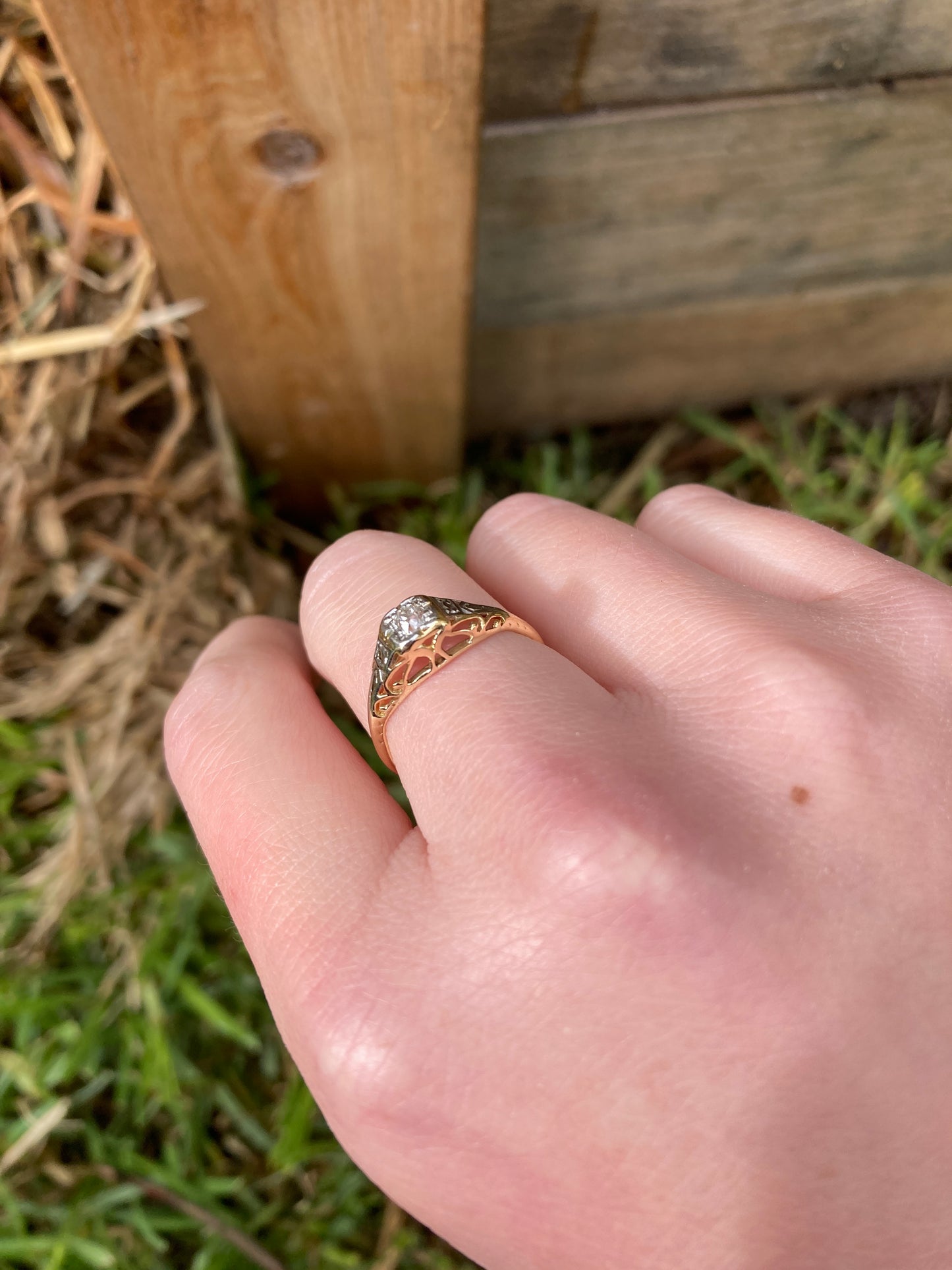 Vintage 18ct yellow and white gold diamond solitaire ring