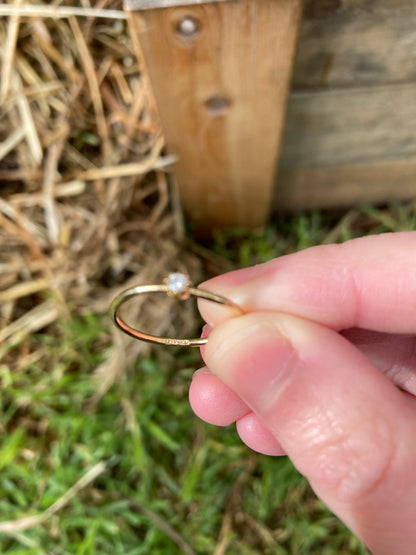 Vintage 18ct yellow gold brilliant cut diamond solitaire twist ring