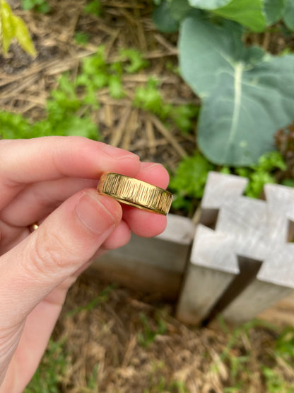 Vintage 18ct yellow gold line textured band, 6mm wide