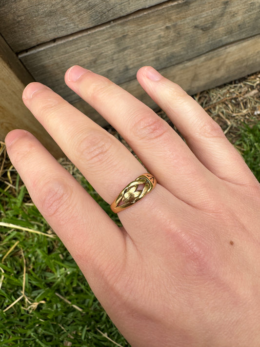 Antique Victorian 18ct yellow gold knot ring