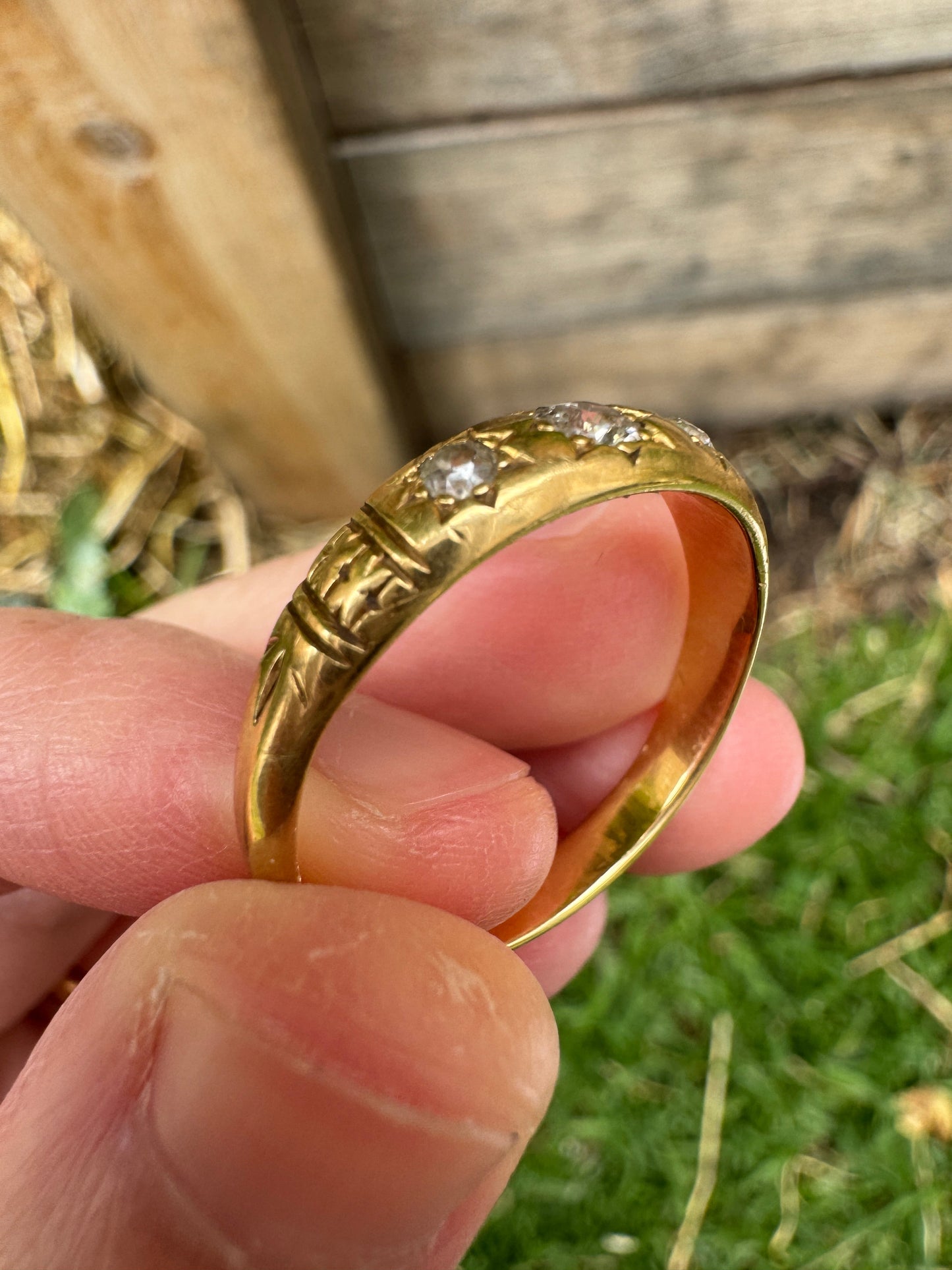 Vintage 18ct yellow gold 0.33ct TCW three stone old mine cut diamond starset gypsy ring