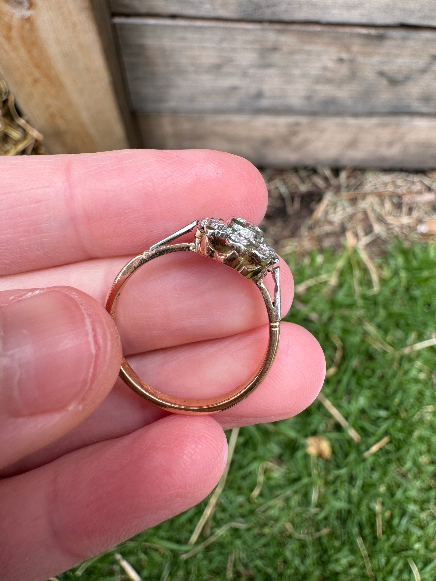 Vintage 18ct yellow gold and platinum 0.36ct TCW mixed old cut diamond daisy ring