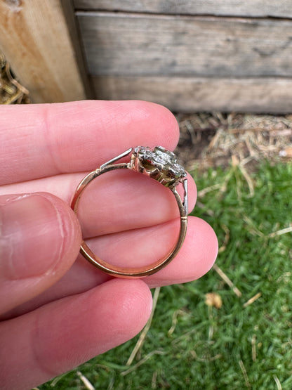 Vintage 18ct yellow gold and platinum 0.36ct TCW mixed old cut diamond daisy ring