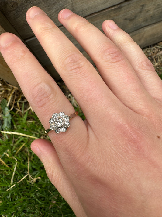 Vintage 18ct yellow gold and platinum 0.36ct TCW mixed old cut diamond daisy ring