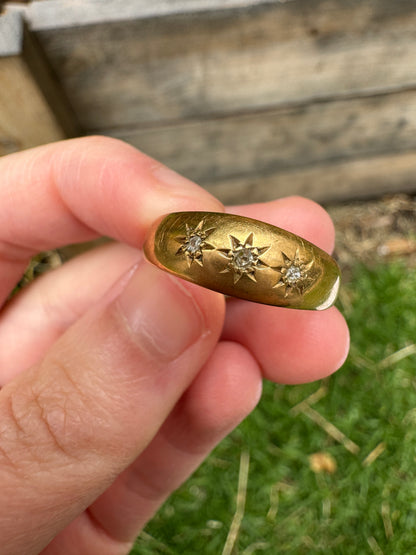 Vintage 18ct yellow gold three stone old cut diamond starset gypsy ring