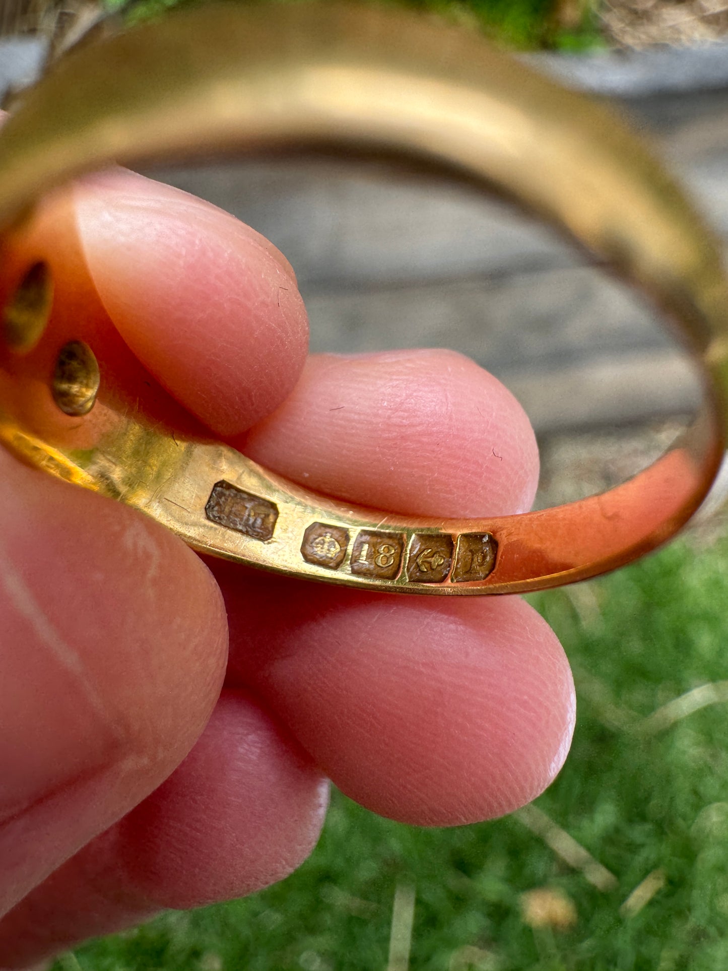 Vintage 18ct yellow gold three stone old cut diamond starset gypsy ring