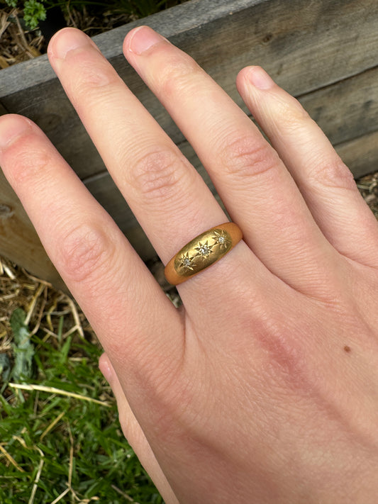 Vintage 18ct yellow gold three stone old cut diamond starset gypsy ring