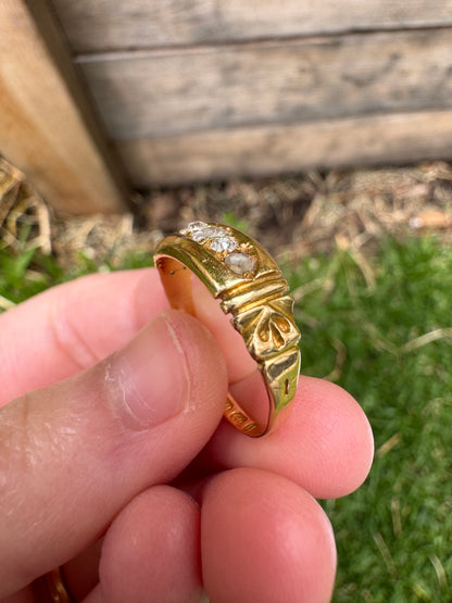 Antique Victorian 18ct yellow gold five stone mixed old diamond ring