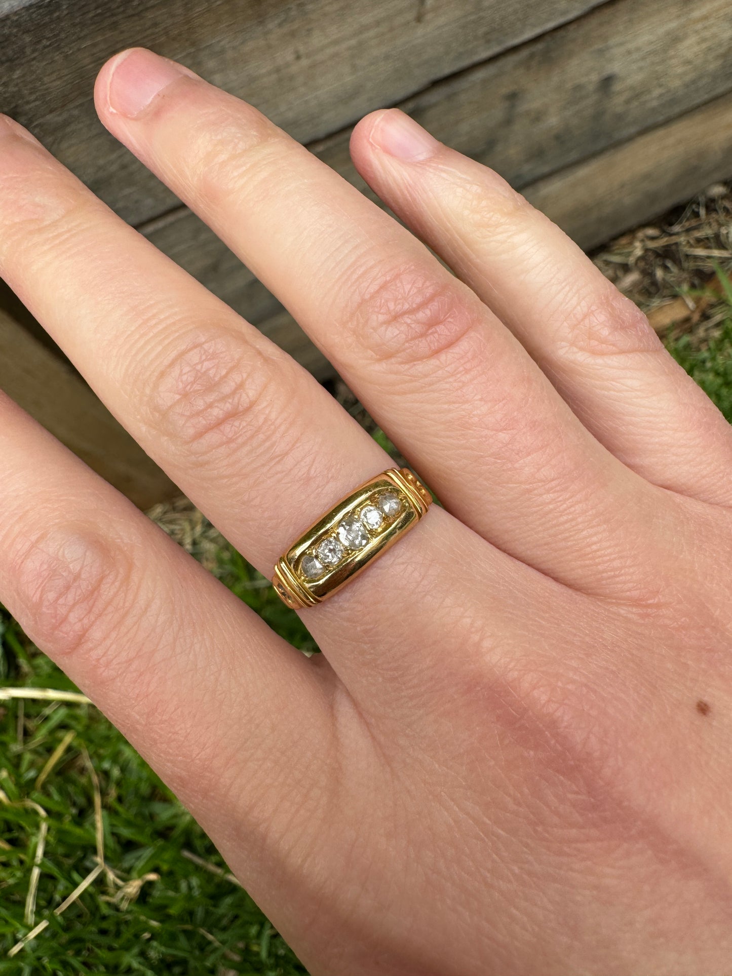Antique Victorian 18ct yellow gold five stone mixed old diamond ring