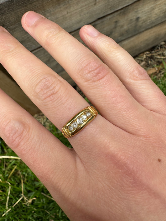 Antique Victorian 18ct yellow gold five stone mixed old diamond ring