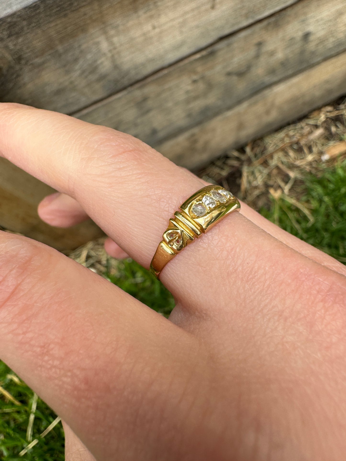 Antique Victorian 18ct yellow gold five stone mixed old diamond ring