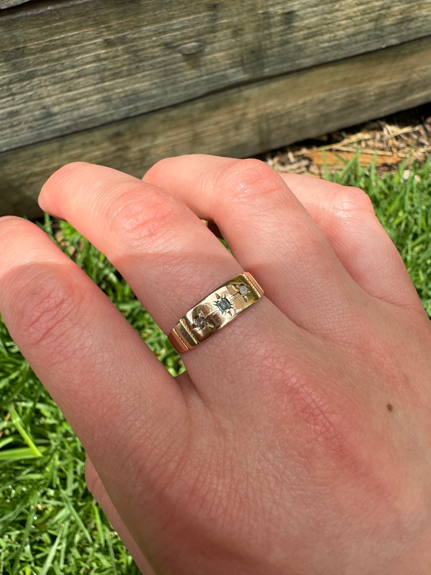 Antique Edwardian 15ct rosy yellow gold starset emerald and diamond gypsy ring