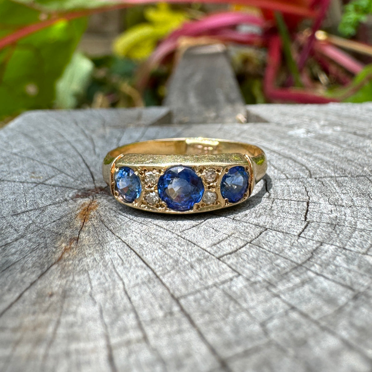 Vintage 15ct yellow gold natural sapphire and diamond ring