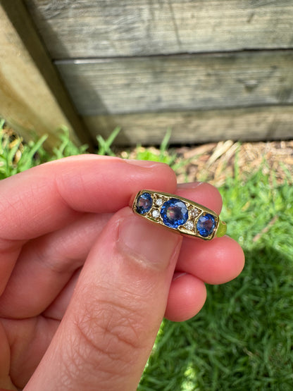 Vintage 15ct yellow gold natural sapphire and diamond ring