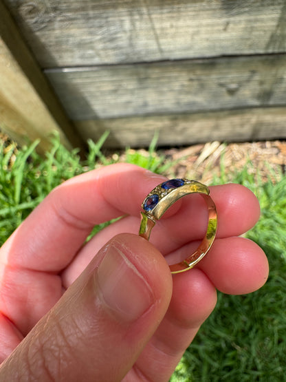 Vintage 15ct yellow gold natural sapphire and diamond ring