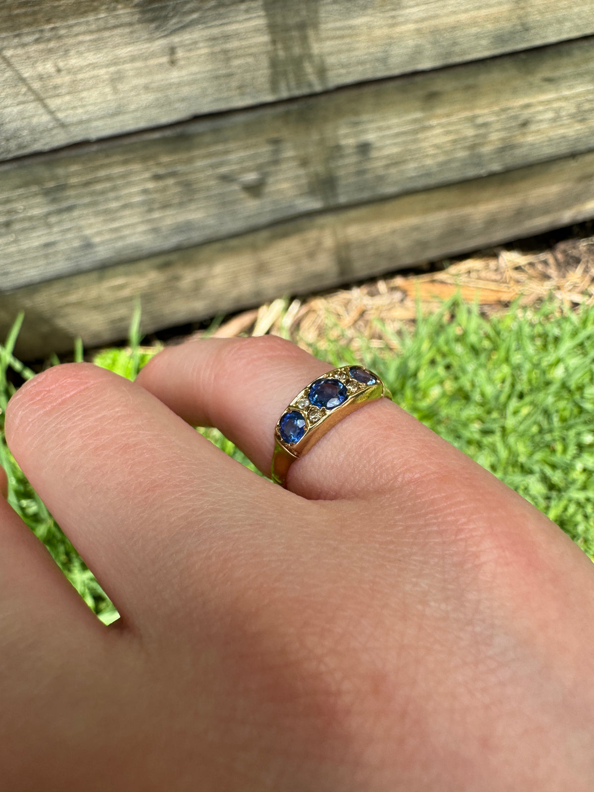 Vintage 15ct yellow gold natural sapphire and diamond ring