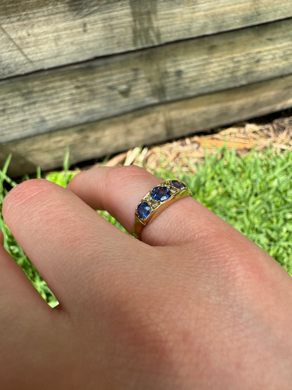 Vintage 15ct yellow gold natural sapphire and diamond ring