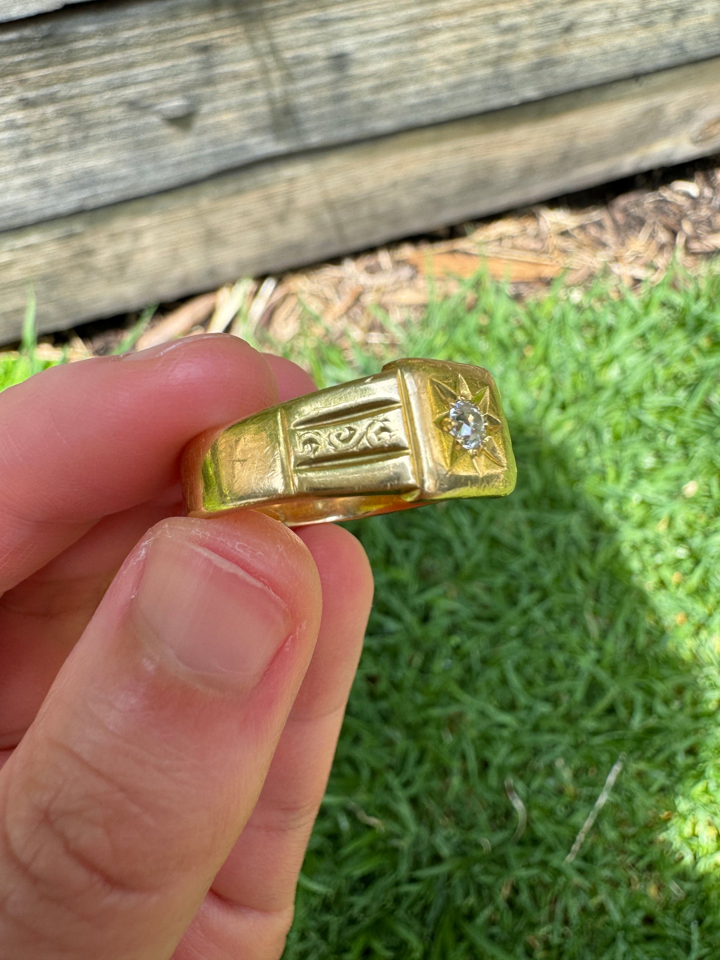 Vintage 18ct yellow gold starset 0.15ct old mine cut diamond signet ring