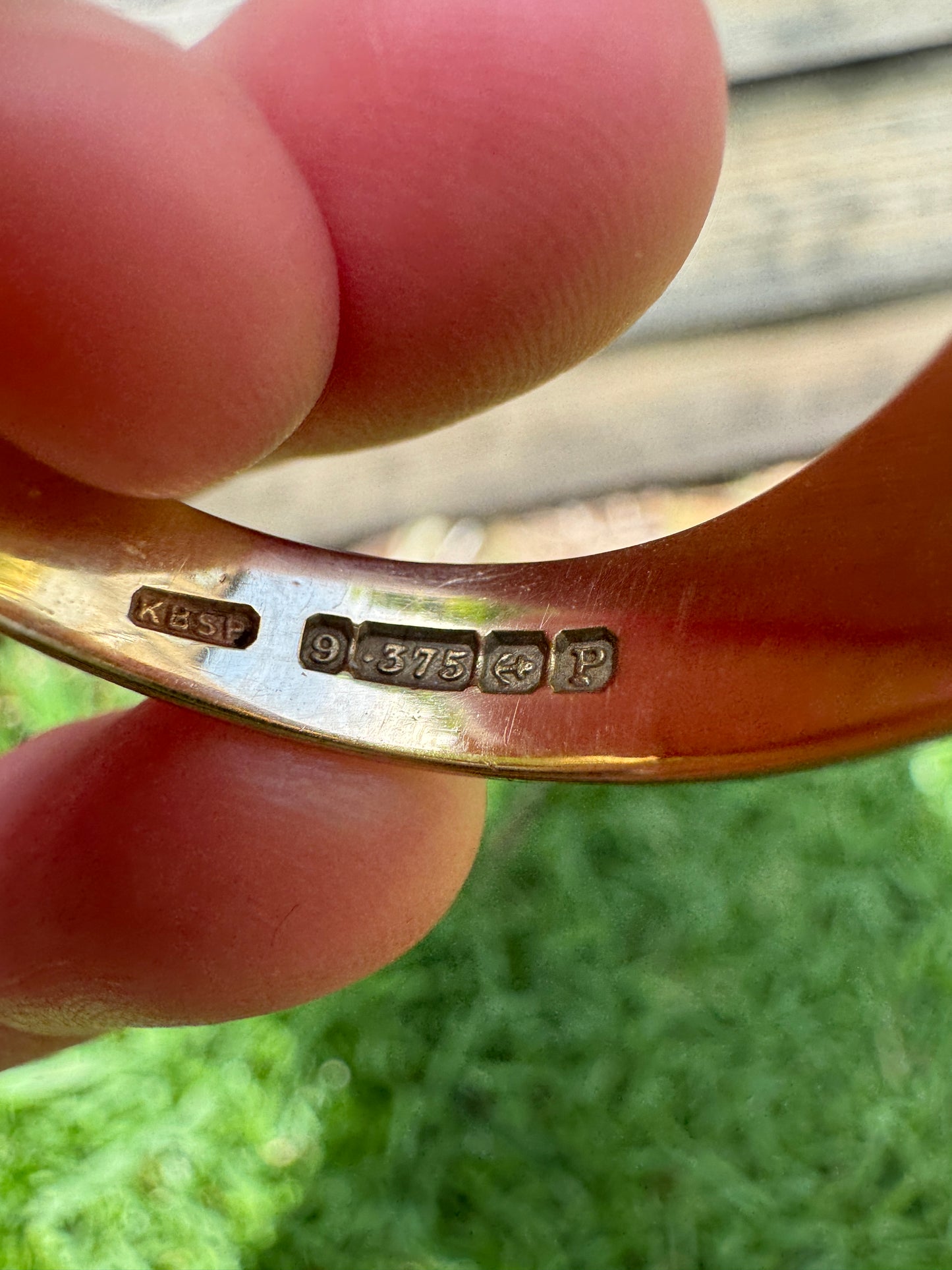 Vintage 9ct yellow gold starset 0.12ct old mine cut diamond signet ring