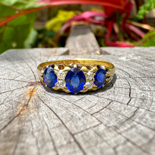 Antique Victorian 18ct yellow gold sapphire and mixed old cut diamond ring