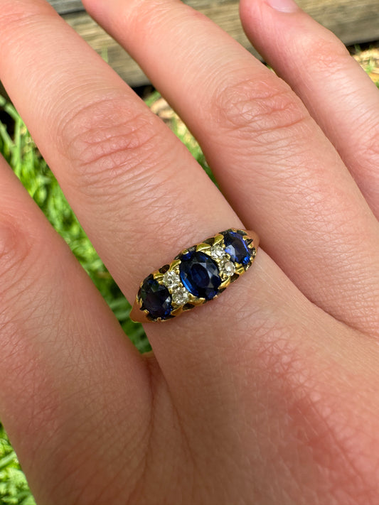 Antique Victorian 18ct yellow gold sapphire and mixed old cut diamond ring
