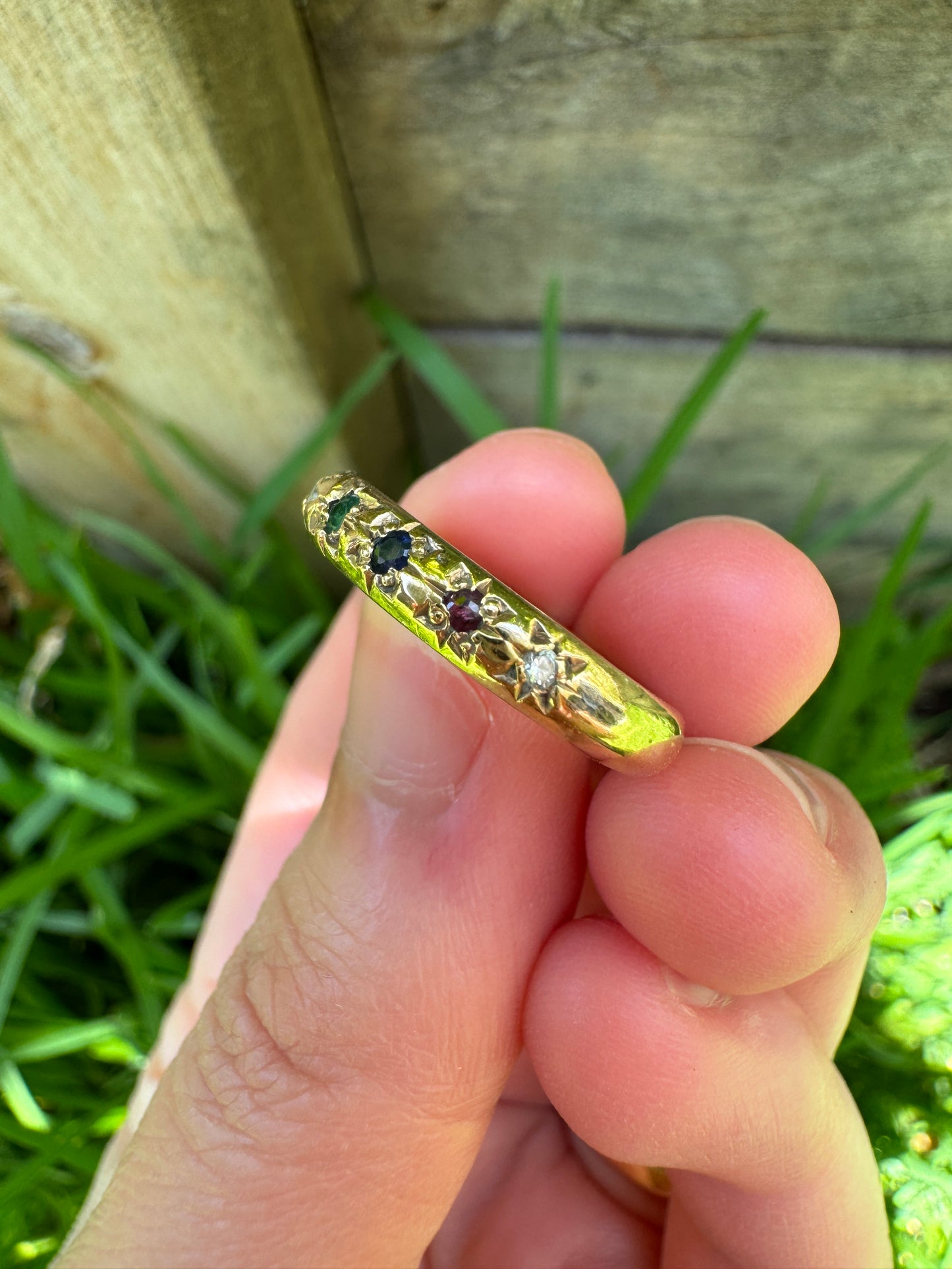 Vintage Victorian style 9ct yellow gold starset gemstone ring