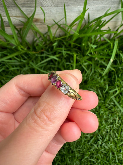 Vintage 18ct yellow gold REGARD acrostic ring