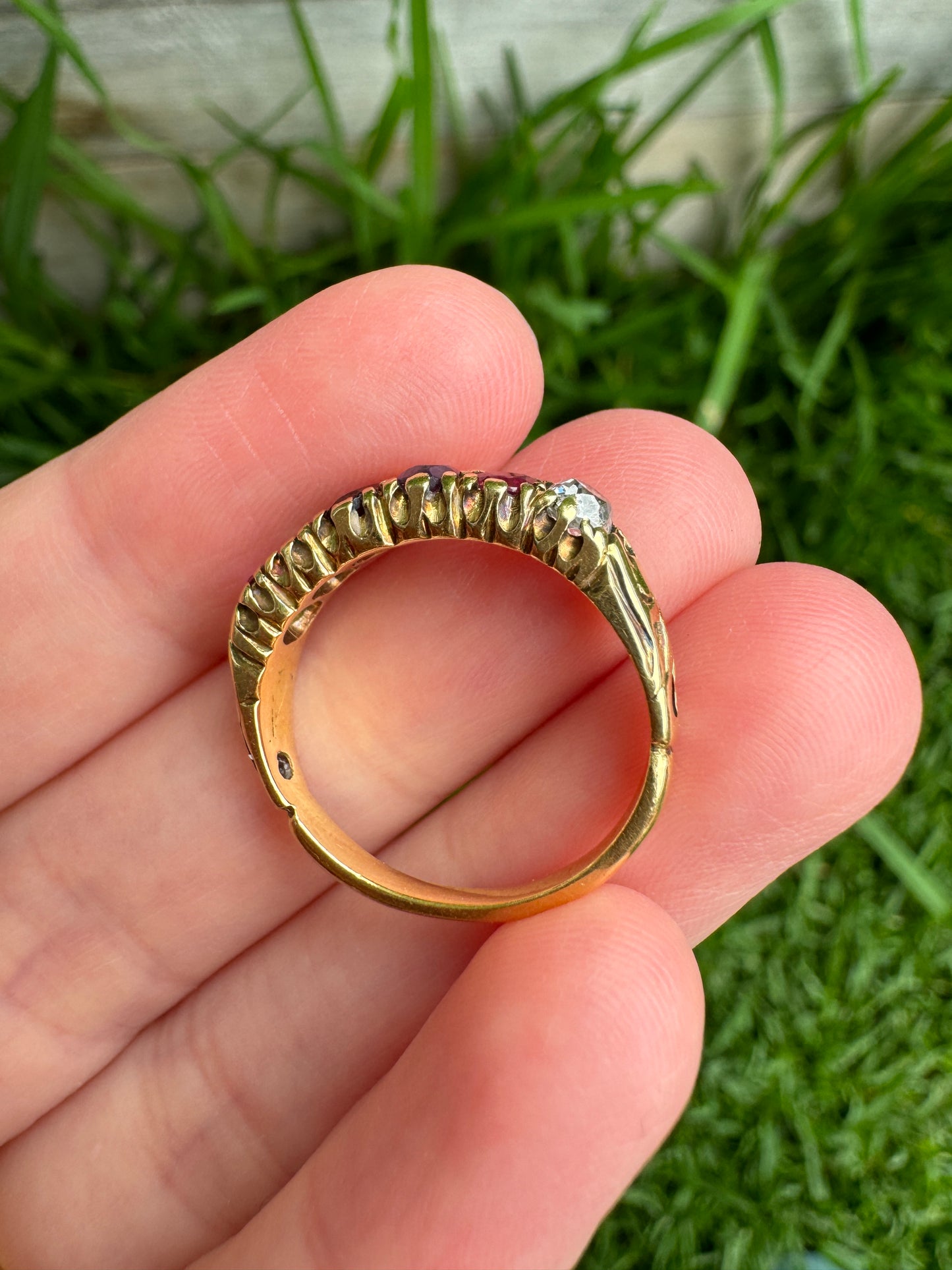 Vintage 18ct yellow gold REGARD acrostic ring