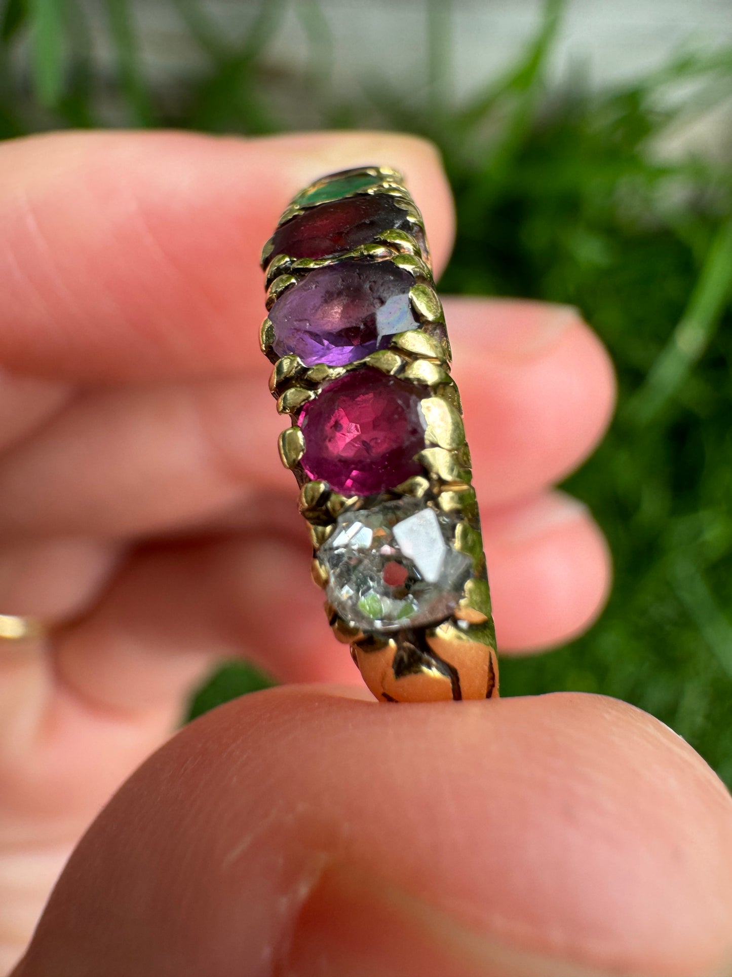 Vintage 18ct yellow gold REGARD acrostic ring