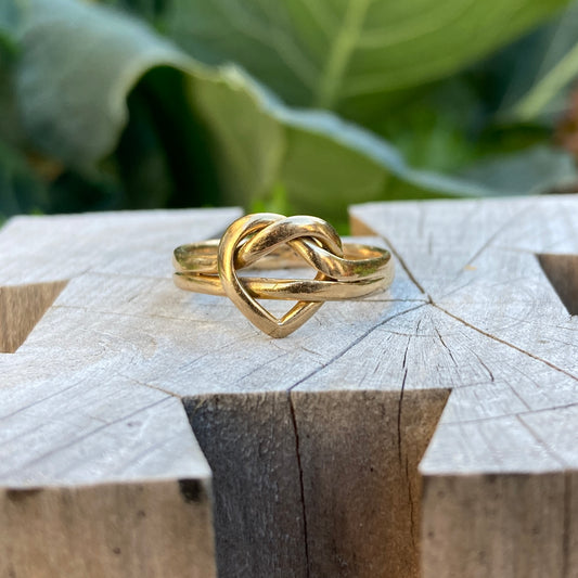 Antique Victorian 18ct yellow gold love knot ring