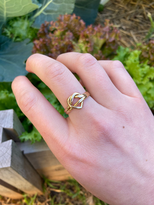 Antique Victorian 18ct yellow gold love knot ring