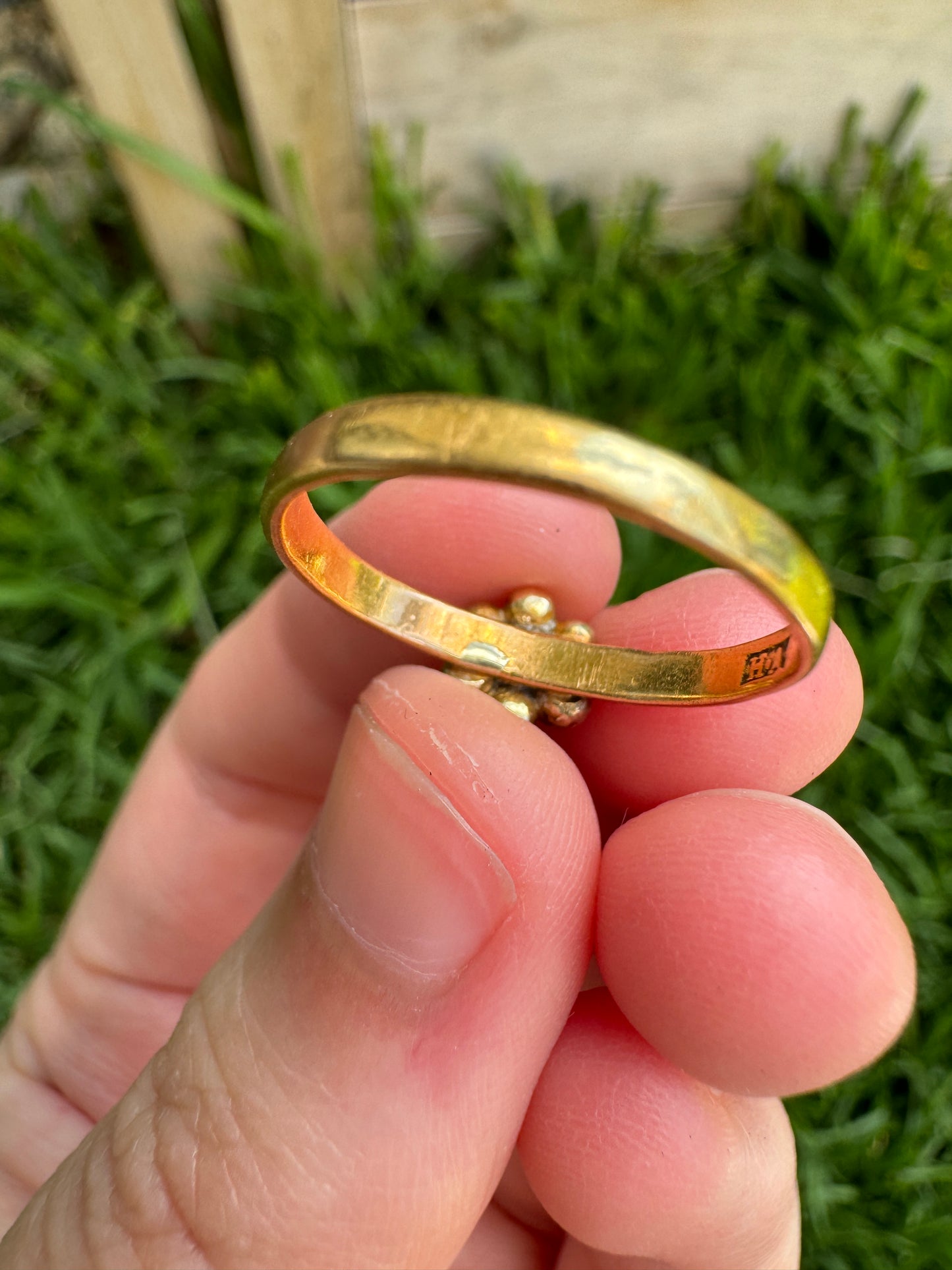 Vintage 18ct yellow gold turquoise daisy ring