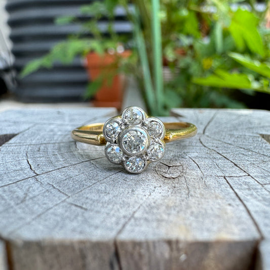 Vintage 18ct yellow gold 0.3ct TCW old cut diamond daisy ring