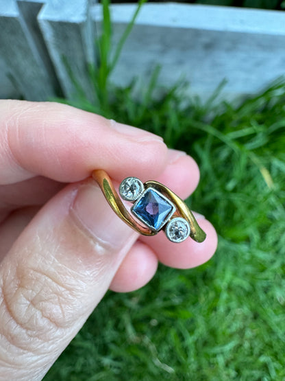Vintage 18ct yellow gold three stone sapphire and old cut diamond crossover ring