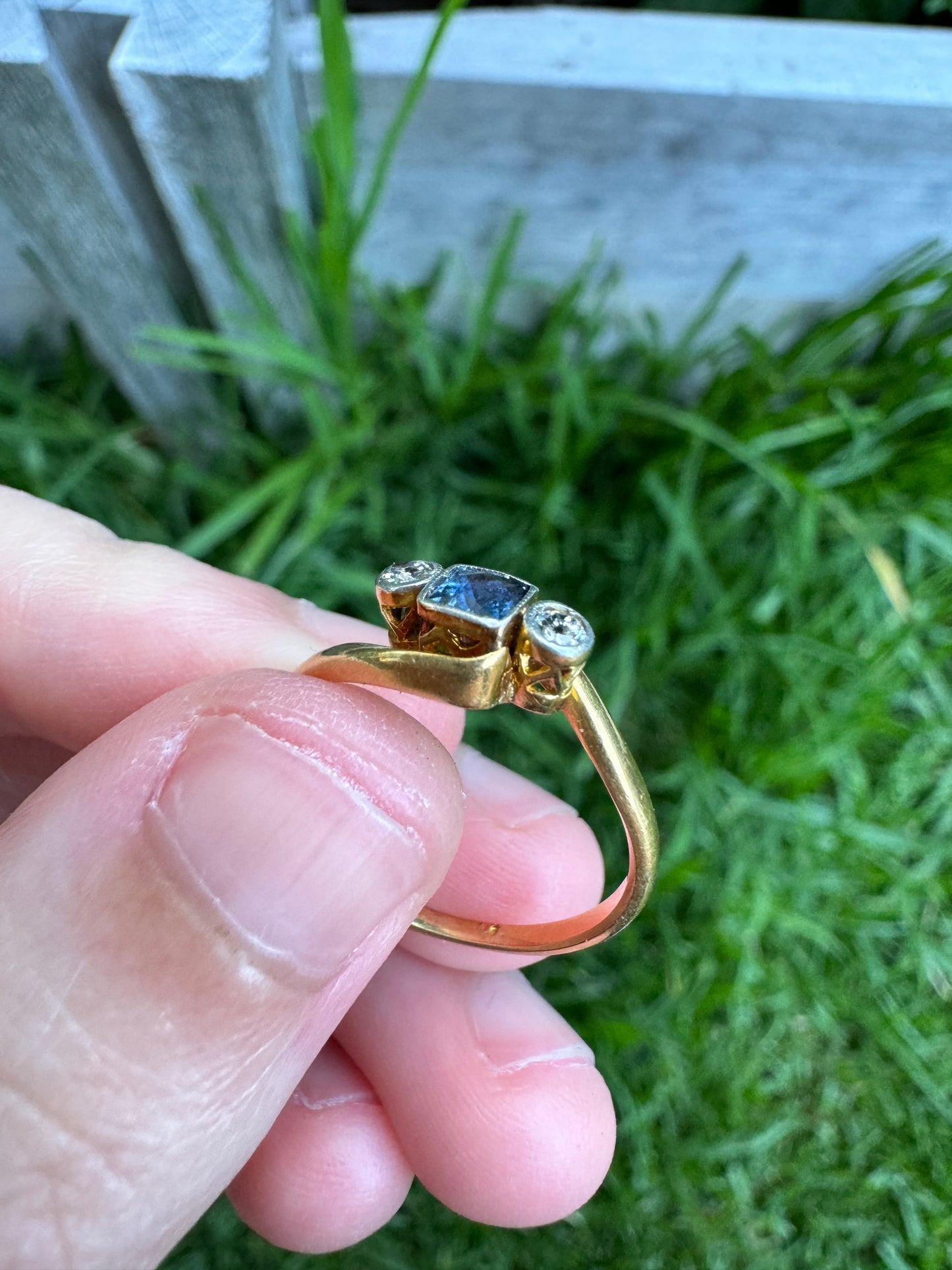 Vintage 18ct yellow gold three stone sapphire and old cut diamond crossover ring