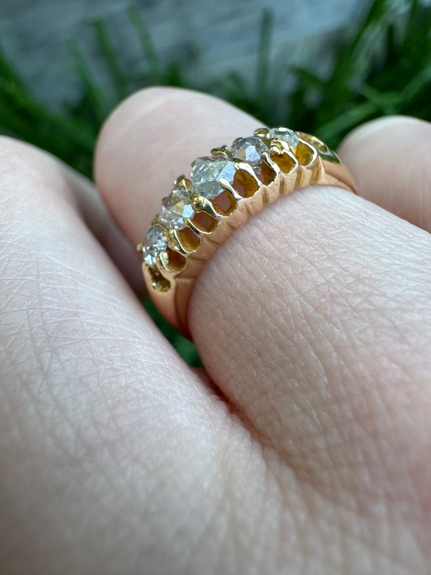 Antique Victorian 18ct yellow gold mixed old cut diamond five stone half hoop ring