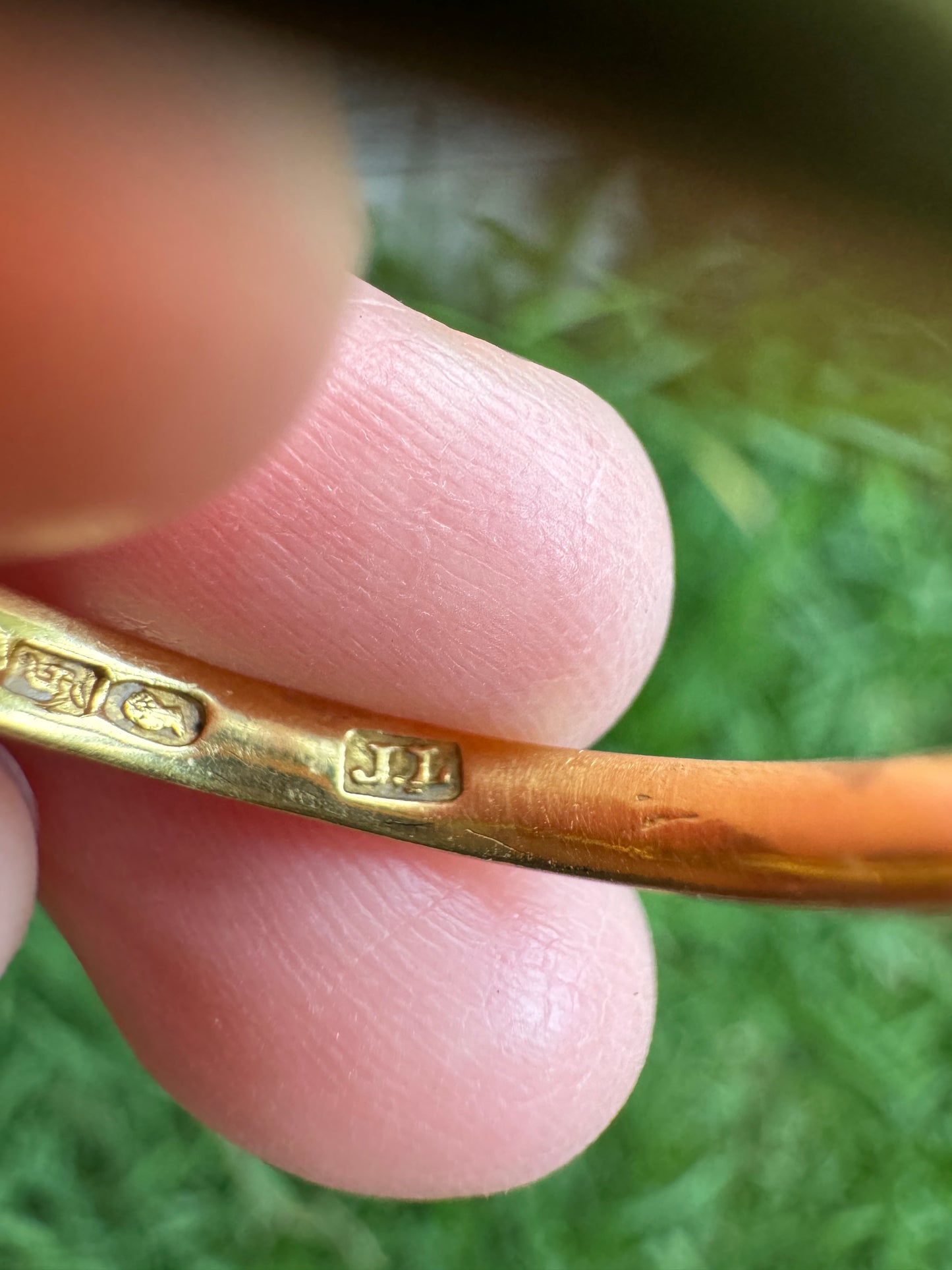 Antique Victorian 22ct yellow gold band, 2.4mm wide