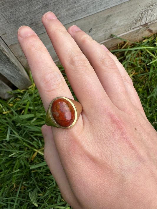 Vintage 9ct yellow gold red jasper cabochon signet ring